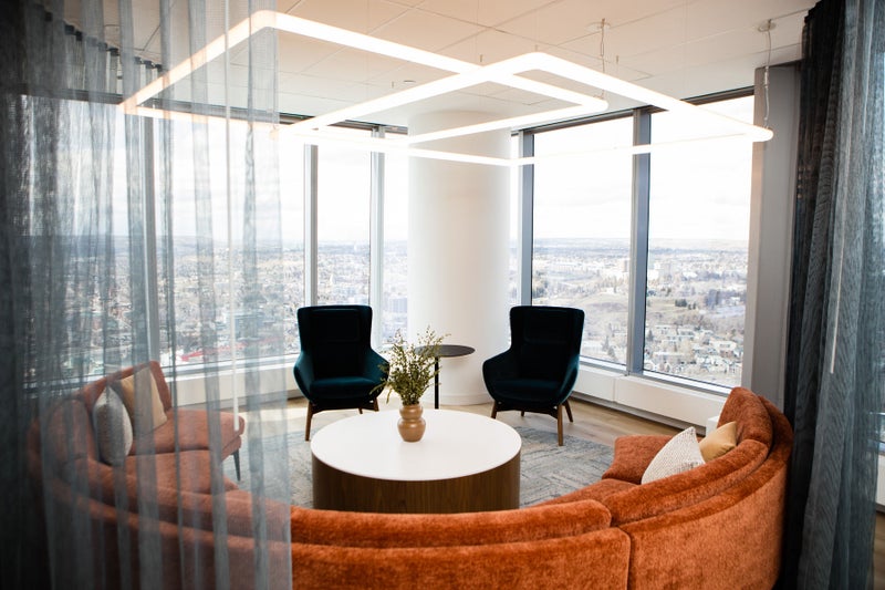 https://files.sovereigninsurance.ca/MediaGroupings/3/Calgary Office Lounge Area.jpg
